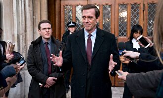 Hugh Laurie en Roadkill. | Movistar