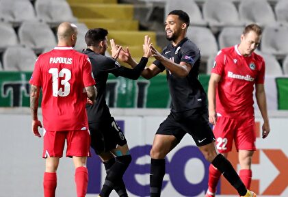 Yangel Herrera (2d) celebra su gol al Omonia Nicosia. | EFE