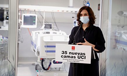  La presidenta de la Comunidad de Madrid, Isabel Díaz Ayuso, en el Hospital General Universitario Gregorio Marañón | EFE