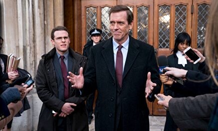 Hugh Laurie en Roadkill. | Movistar