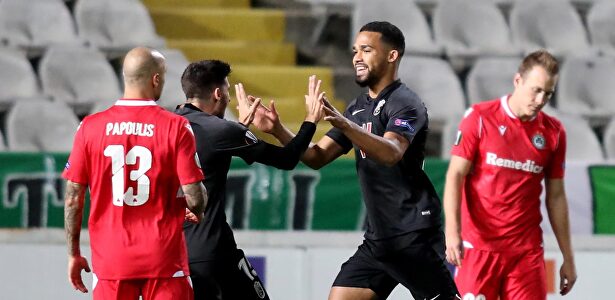 Yangel Herrera (2d) celebra su gol al Omonia Nicosia. | EFE
