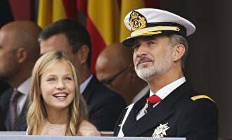 Felipe VI y su hija Leonor, en el desfile de la Fiesta Nacional de 2019 | Gtres