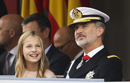 Felipe VI y su hija Leonor, en el desfile de la Fiesta Nacional de 2019 | Gtres