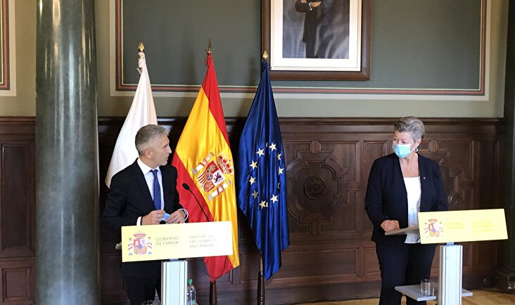 Fernando Marlaska, ministro del Interior, y Ilya Johansson, comisaria de Interior de la UE. | Min. Interior