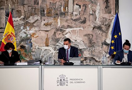 Carmen Calvo, Pedro Sánchez y Pablo Iglesias durante el Consejo de Ministros de esta semana. | EFE