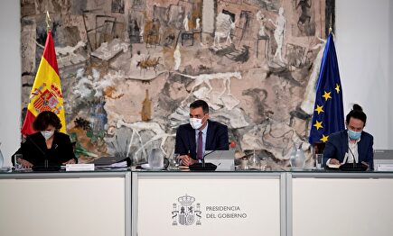 Carmen Calvo, Pedro Sánchez y Pablo Iglesias durante el Consejo de Ministros de esta semana. | EFE