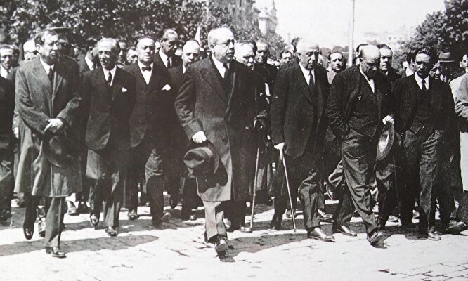 Azaña, Alcalá Zamora y miembros del Frente Popular en Madrid en 1936 | Cordon Press