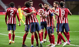 Joao Félix se abraza con Savic tras uno de sus dos goles. | Cordon Press