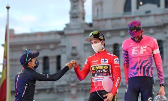 Roglic, Carapaz y Hugh Carthy, el podio de la Vuelta | EFE