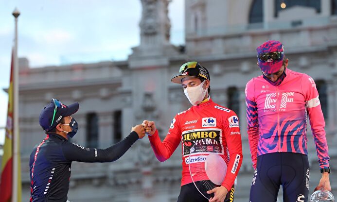 Roglic, Carapaz y Hugh Carthy, el podio de la Vuelta | EFE