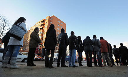 El paro se sitúa en el 16,5% en España | Alamy