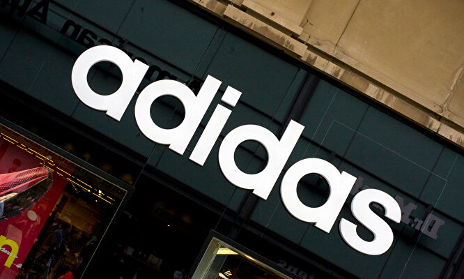 Adidas informa de costes relacionados con el coronavirus por 500 millones. | Alamy