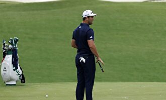 El espectacular hoyo en uno de Jon Rahm en Augusta con triple bote en el agua