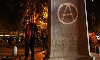 Una manifestante anarquista en Portland (Oregón). | Cordon Press