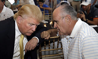 Donald Trump y su abogado, Rudy Giuliani | Twitter Campaña republicana