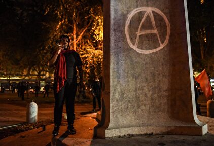 Una manifestante anarquista en Portland (Oregón). | Cordon Press