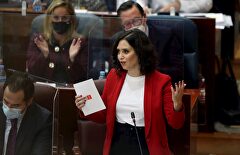 Ayuso anuncia una ley para defender la educación especial ante la "mezquindad" de Celaá