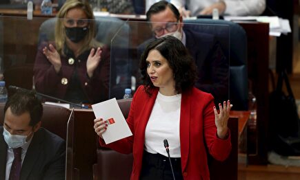 Ayuso anuncia una ley para defender la educación especial ante la "mezquindad" de Celaá