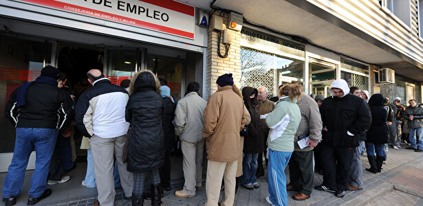 Después de ocho meses, sigue alimentándose el atasco en el SEPE. | Alamy