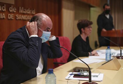 El viceconsejero de Salud Pública y Plan Covid-19, Antonio Zapatero, y la directora general de Salud Pública, Elena Andradas. | Europa Press