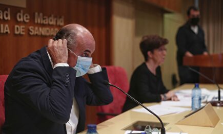 El viceconsejero de Salud Pública y Plan Covid-19, Antonio Zapatero, y la directora general de Salud Pública, Elena Andradas. | Europa Press