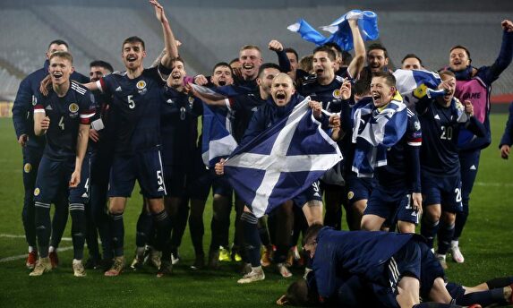 Escocia tumba a Serbia en los penaltis y se mete en la Eurocopa 25 años después