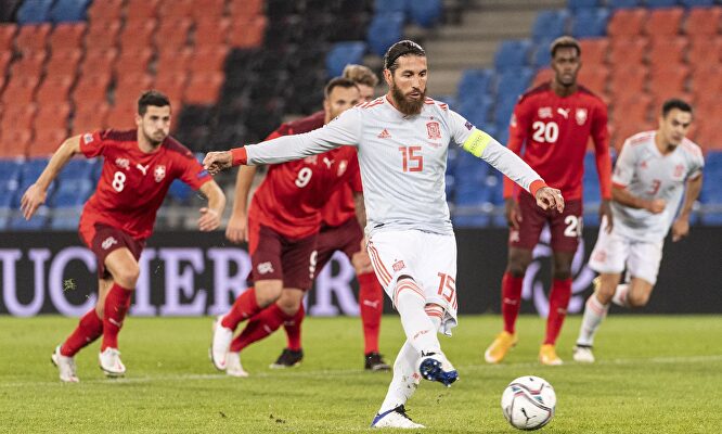 Sergio Ramos falló dos penaltis ante Yan Sommer. | EFE