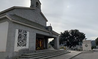 Vista lateral del panteón donde fue reinhumado Franco en Mingorrubio | Libertad Digital