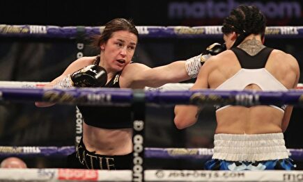 Katie Taylor conecta un jab de izquierda directo al mentón de Miriam Gutiérrez. | EFE
