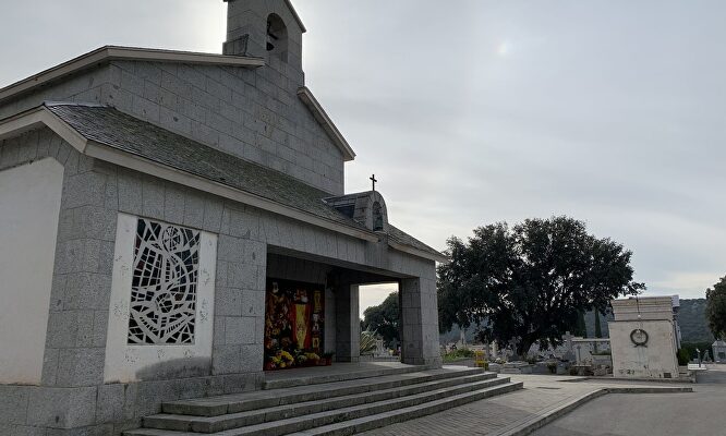 Vista lateral del panteón donde fue reinhumado Franco en Mingorrubio | Libertad Digital