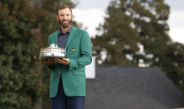 Dustin Johnson, con la Chaqueta Verde que le acredita como campeón del Masters de Augusta. | EFE