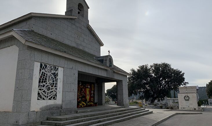 Vista lateral del panteón donde fue reinhumado Franco en Mingorrubio | Libertad Digital