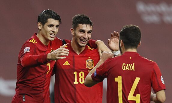 Ferran Torres (c) celebra con Morata (i) y Gayá uno de sus tres goles a la selección alemana. | EFE
