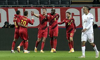 Lukaku celebra con sus compañeros uno de sus dos goles a Dinamarca. | EFE