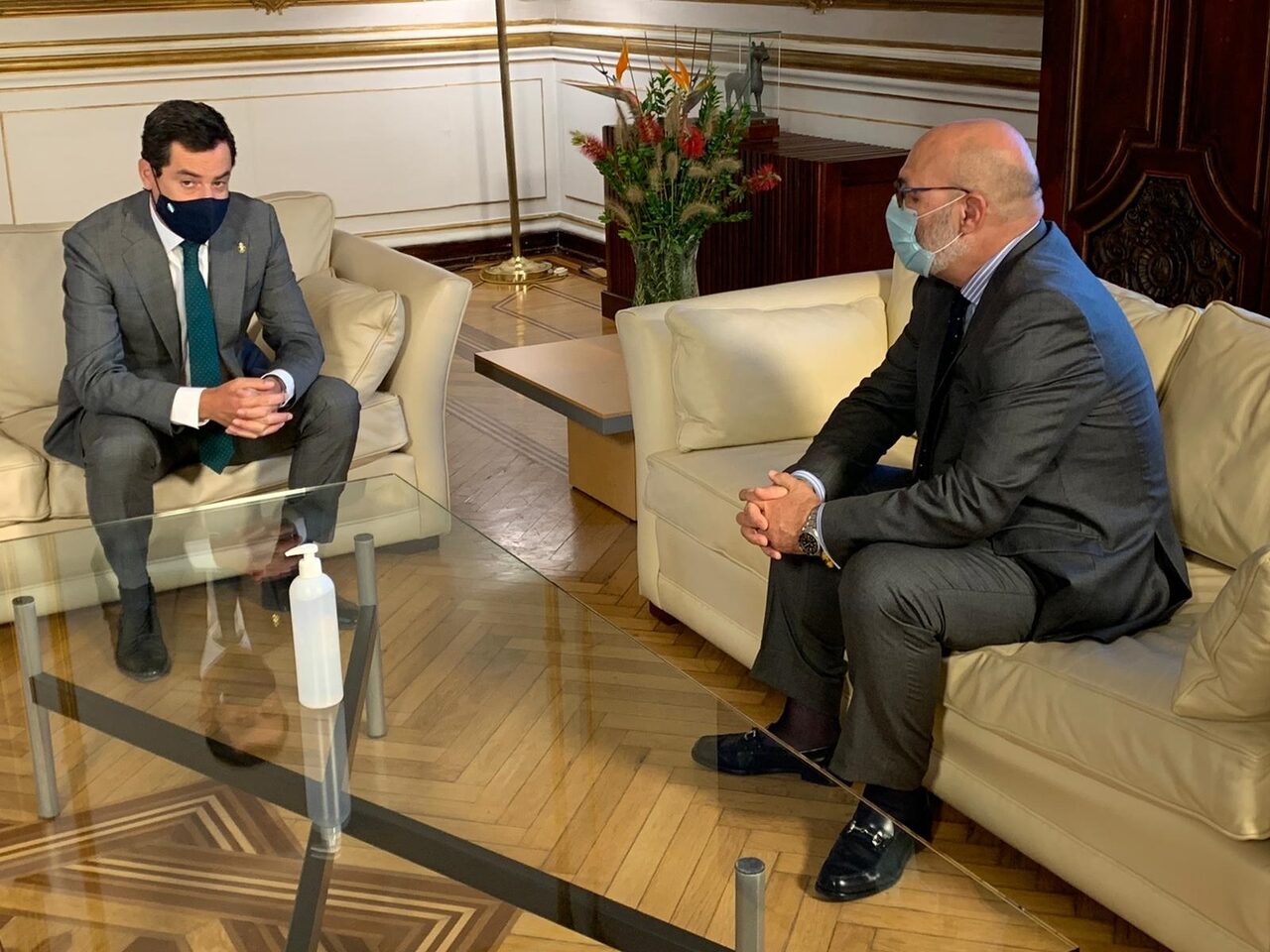 Juan Manuel Moreno, reunido con Alejandro Hernández. | EFE