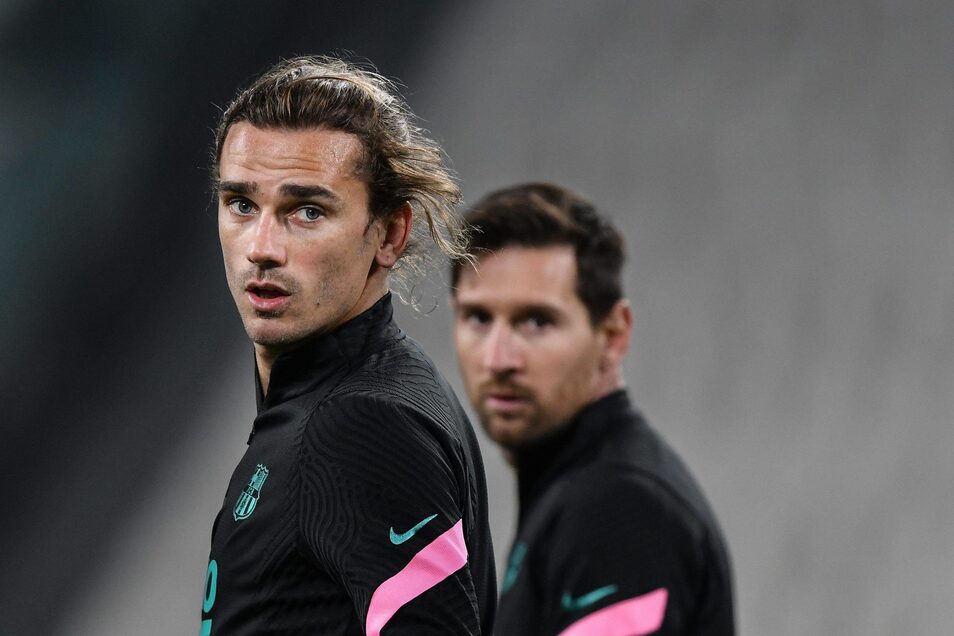Messi, Griezmann y el síndrome de Estocolmo culé - El penúltimo raulista vivo Griezmann y Messi, en el calentamiento de un partido con el Barcelona.