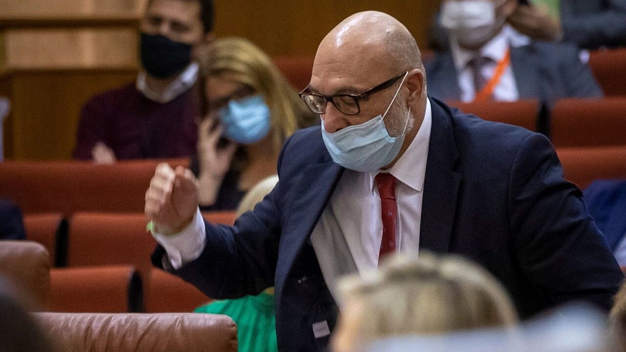 Vox abandona el Parlamento andaluz tras ser equiparado con Bildu por Susana Díaz