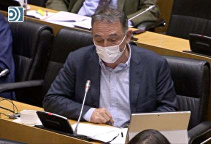 El secretario general del PCE, Enrique Santiago, blanquea los crímenes del comunismo para no equipararlo al nazismo