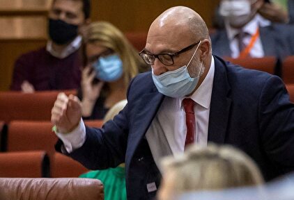 Vox abandona el Parlamento andaluz tras ser equiparado con Bildu por Susana Díaz