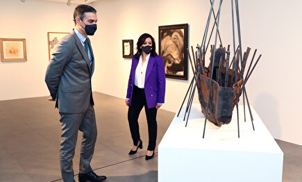 Sánchez anuncia la aprobación del plan de vacunación en un nuevo acto propagandístico sin preguntas