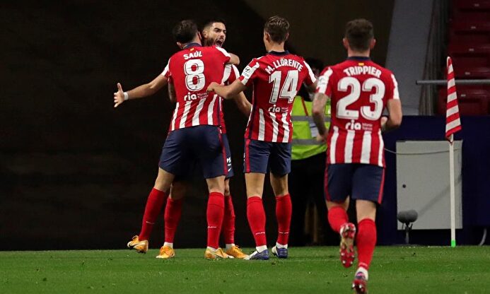 Carrasco celebra el único tanto del partido.  | EFE