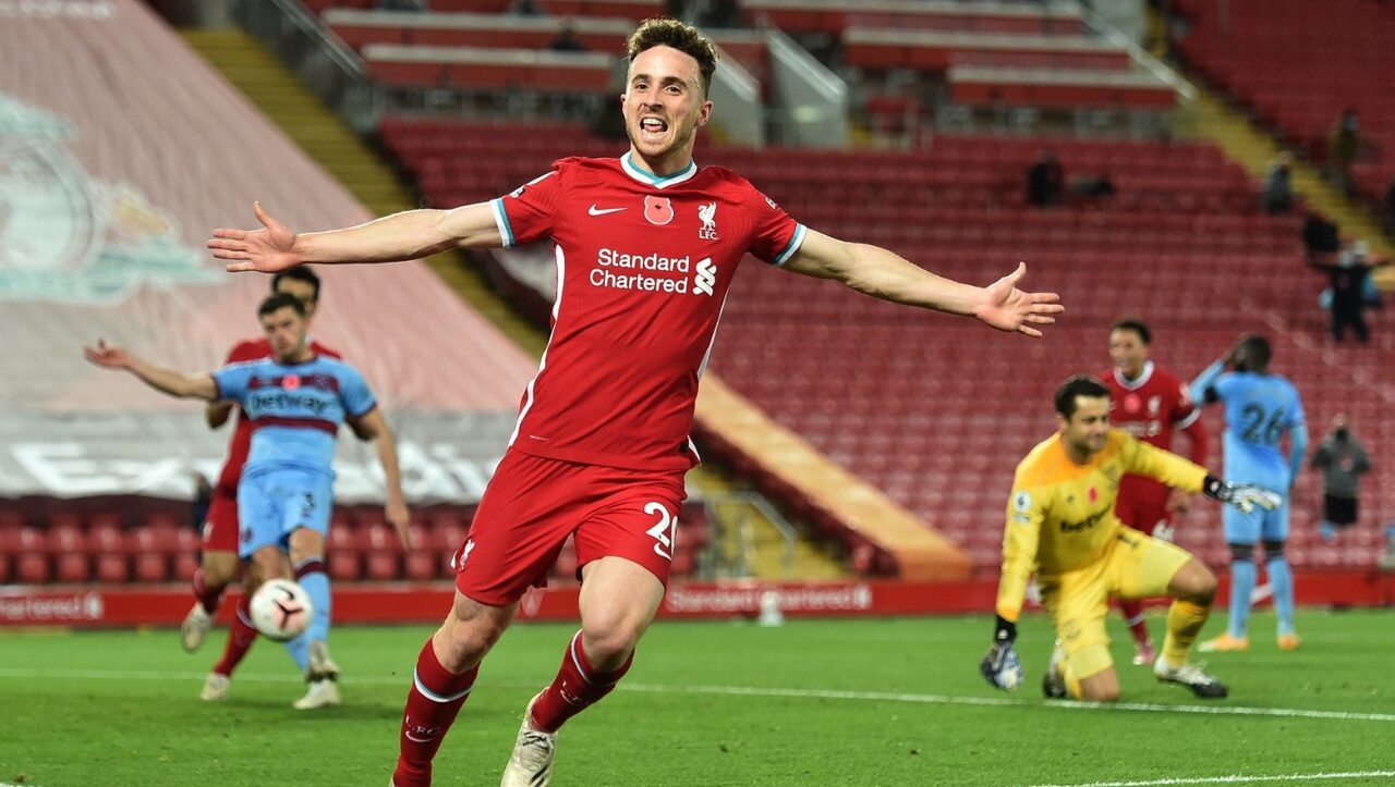 El Liverpool golea al Leicester City e iguala en la tabla con el Tottenham