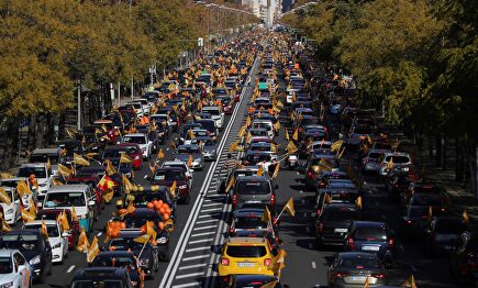Marea naranja contra la Ley Celaá: “Nos jugamos el futuro de nuestra democracia”