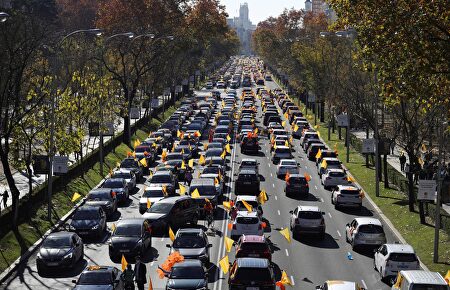 Tertulia de Federico: Masiva manifestación contra la ley Celaá cuyo éxito la prensa atribuye al PP
