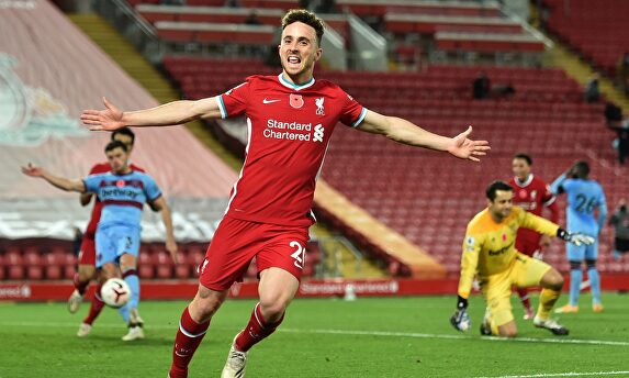 El Liverpool golea al Leicester City e iguala en la tabla con el Tottenham