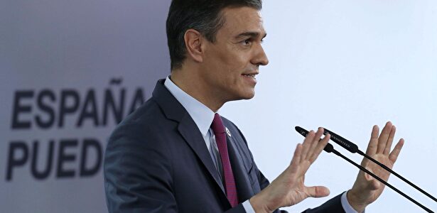 Pedro Sánchez durante su comparecencia de este domingo. | EFE