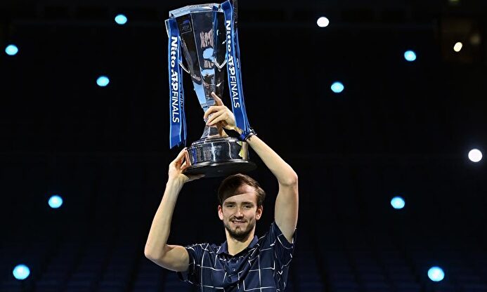 Medvedev, con el título de campeón | EFE