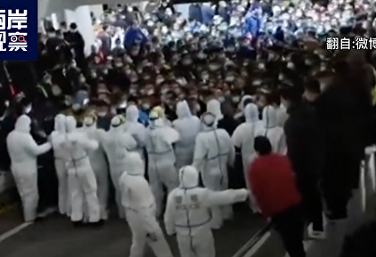 Un infectado por coronavirus provoca el caos y la histeria colectiva en el aeropuerto de Shanghái