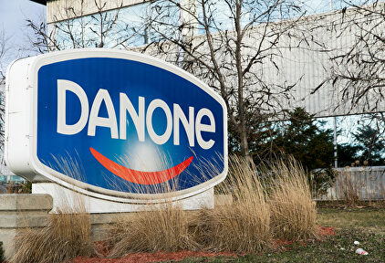 Danone aspira a ahorrar 1.000 millones de euros en los próximos 3 años. | Alamy