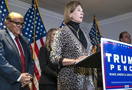 La abogada Sidney Powell y el letrado de Rudy Giuliani | Twitter Campaña republicana